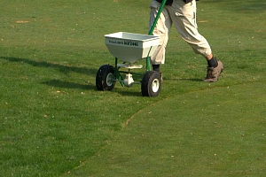 Nářadí pro hnojení půdy